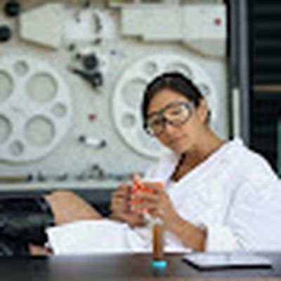 Dr Michelle Dickinson